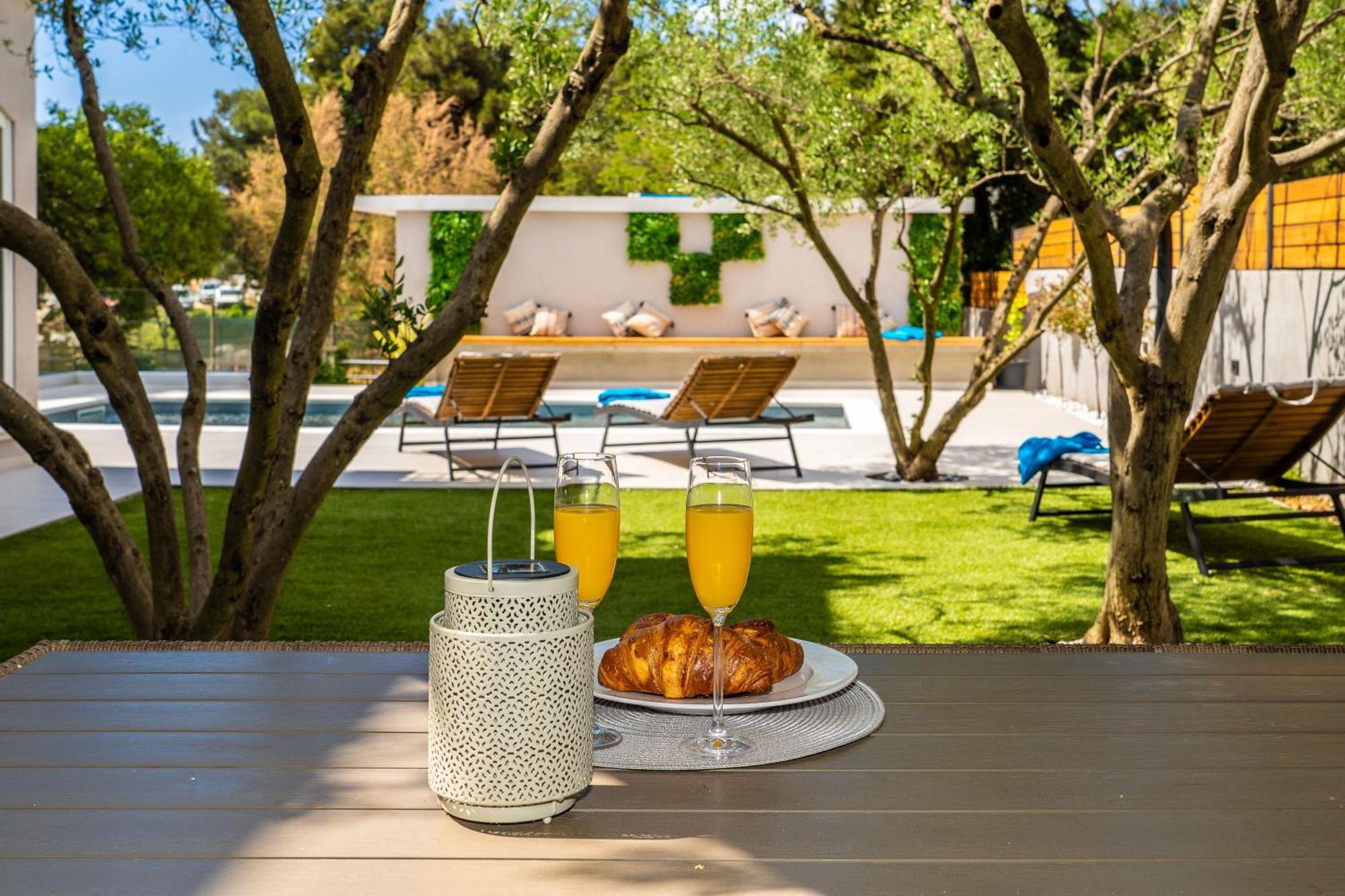 Villa B&D Zadar For The Complete Pleasure Of Vacation !Heated! Private Pool! Green Oasis In The Center Of Zadar, 100M From The Sea エクステリア 写真