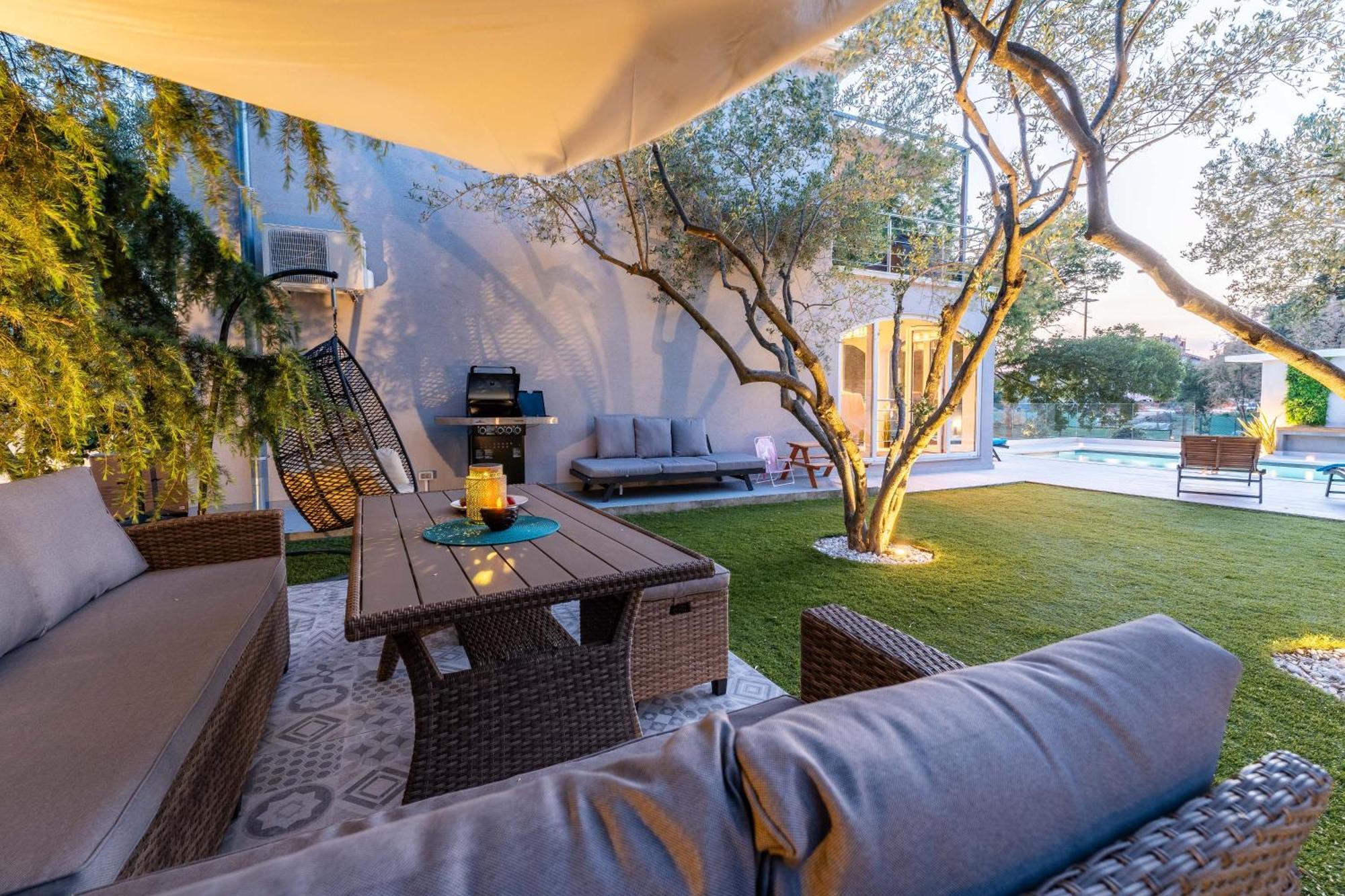 Villa B&D Zadar For The Complete Pleasure Of Vacation !Heated! Private Pool! Green Oasis In The Center Of Zadar, 100M From The Sea エクステリア 写真