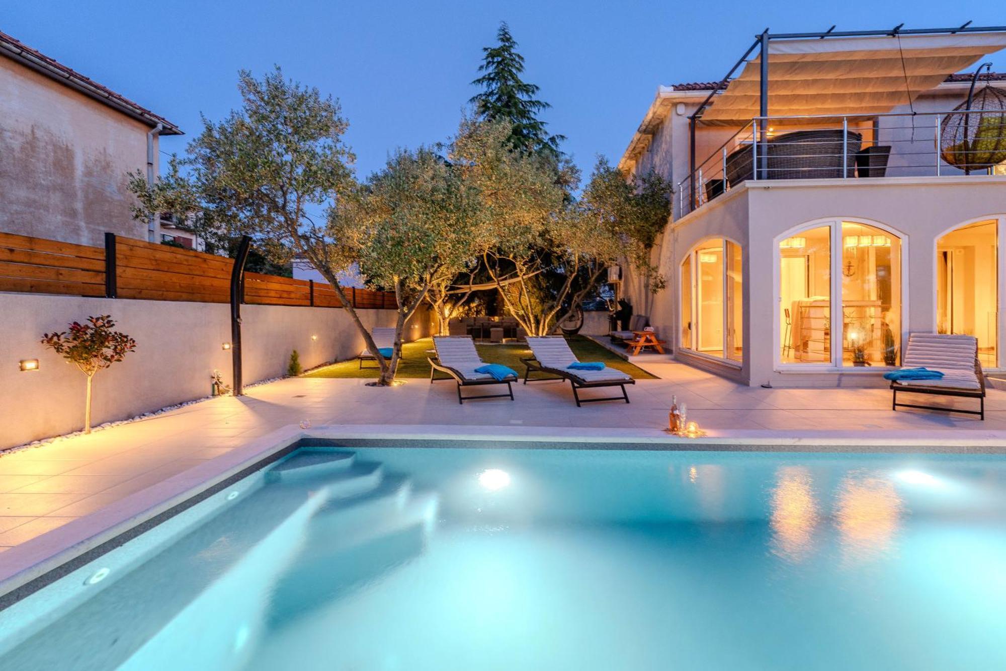 Villa B&D Zadar For The Complete Pleasure Of Vacation !Heated! Private Pool! Green Oasis In The Center Of Zadar, 100M From The Sea エクステリア 写真