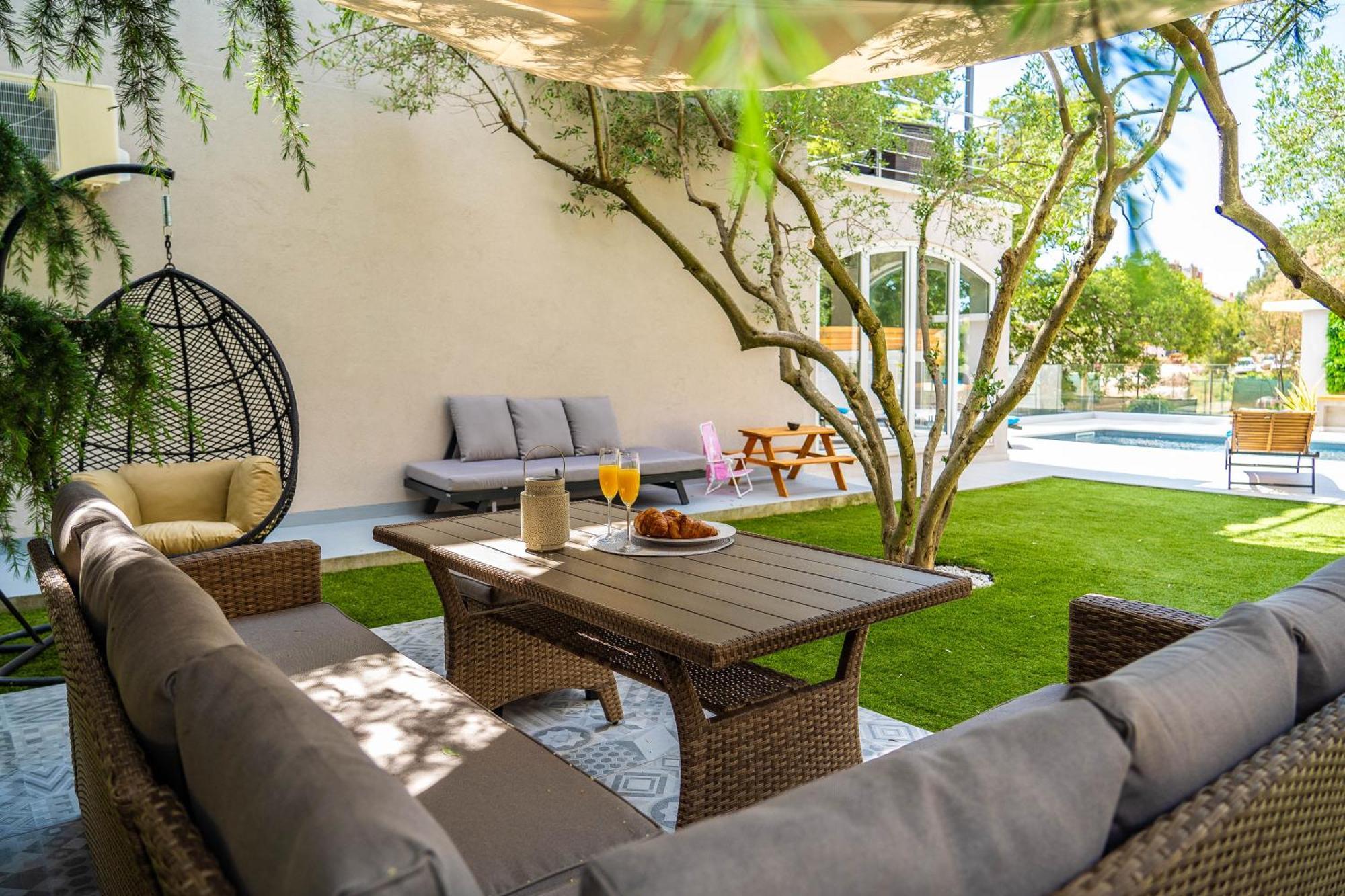 Villa B&D Zadar For The Complete Pleasure Of Vacation !Heated! Private Pool! Green Oasis In The Center Of Zadar, 100M From The Sea エクステリア 写真