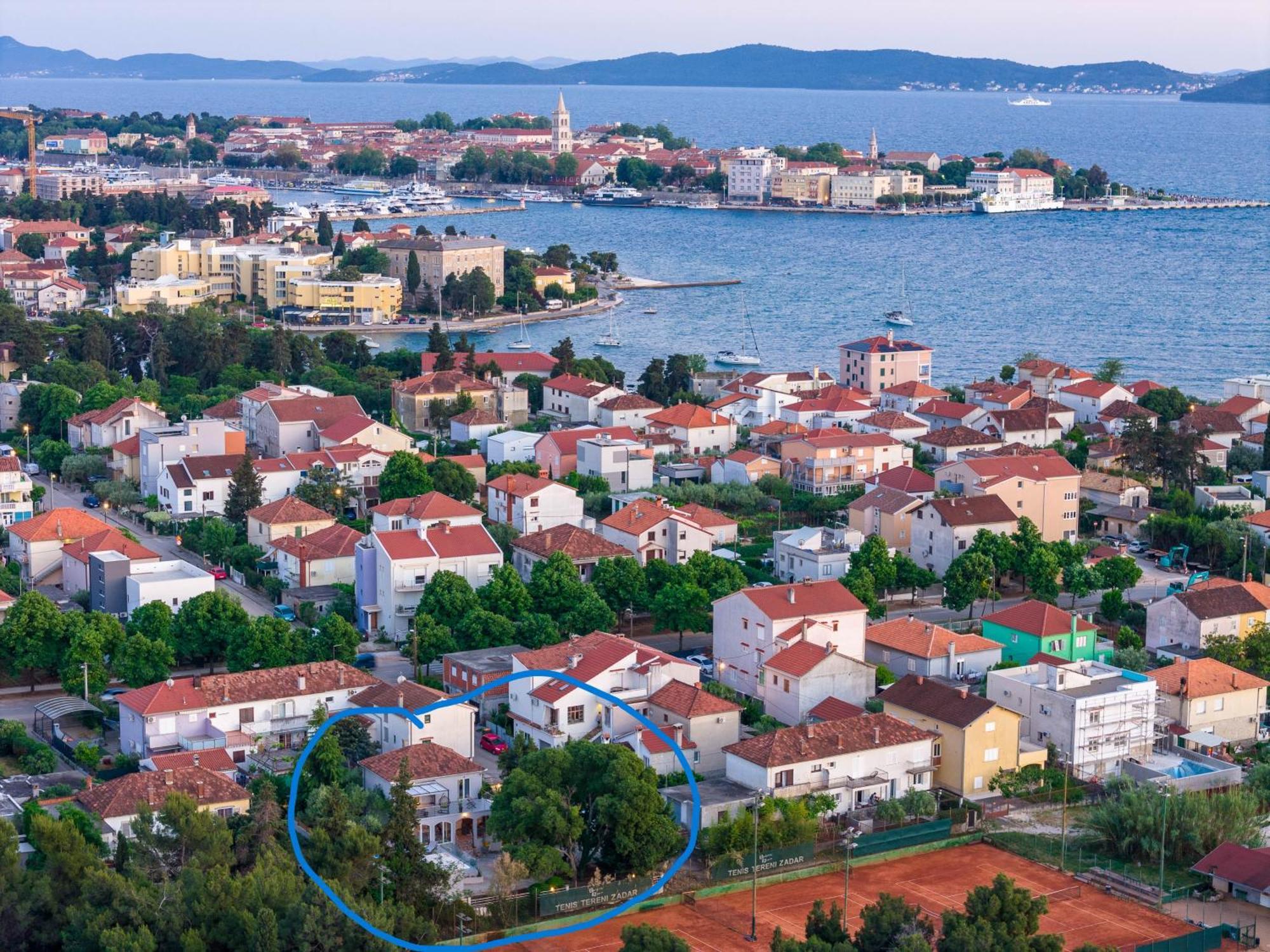 Villa B&D Zadar For The Complete Pleasure Of Vacation !Heated! Private Pool! Green Oasis In The Center Of Zadar, 100M From The Sea エクステリア 写真