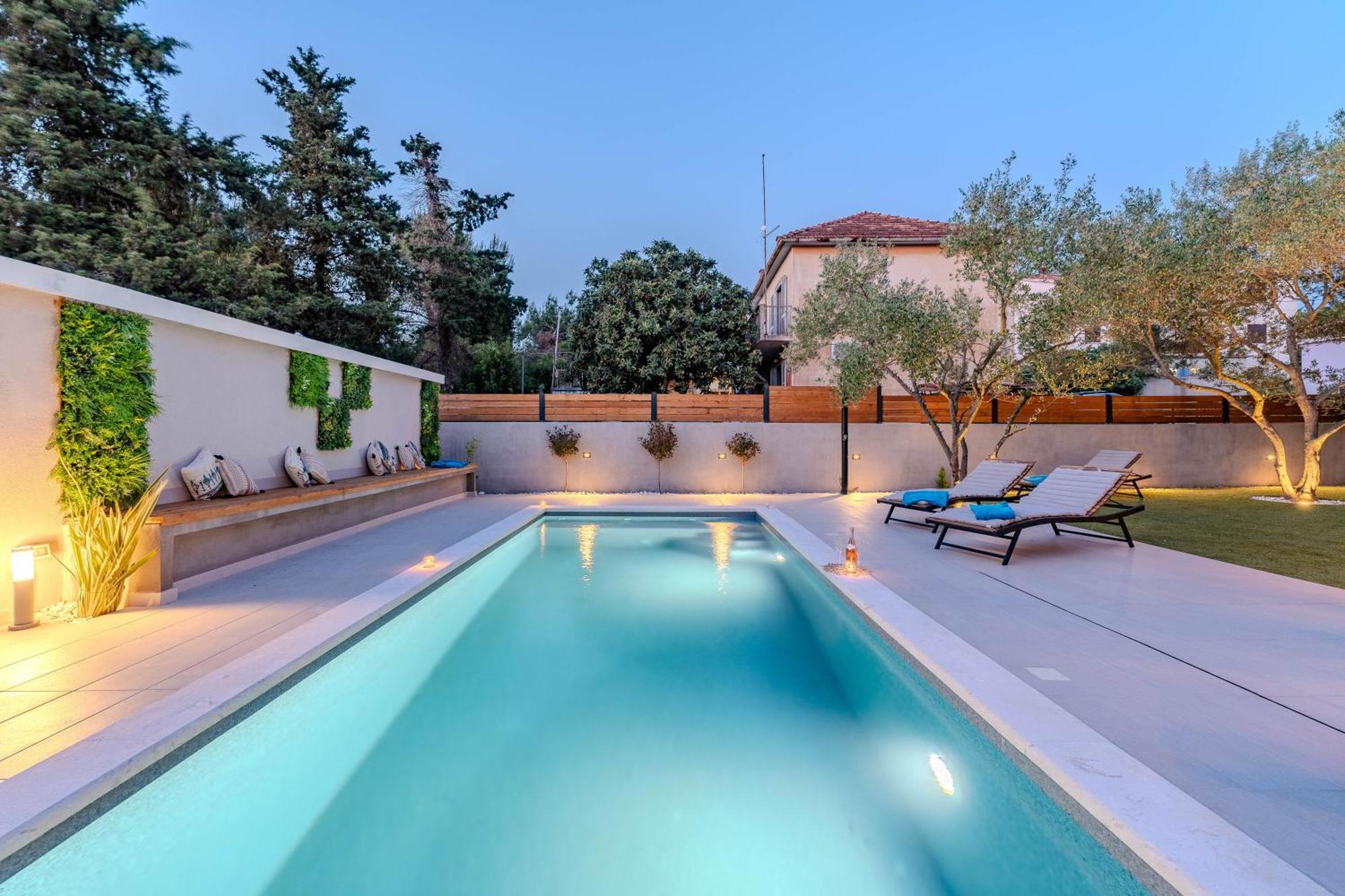 Villa B&D Zadar For The Complete Pleasure Of Vacation !Heated! Private Pool! Green Oasis In The Center Of Zadar, 100M From The Sea エクステリア 写真